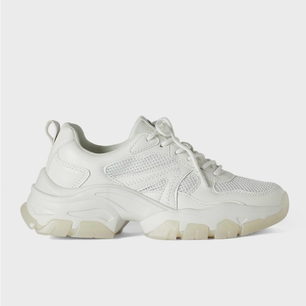 BRAND NEW Dad sneaker size 7.5